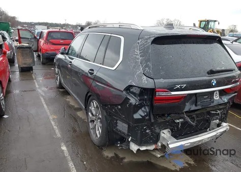 2021 BMW X7 xDrive40I z USA, uszkodzony, nr VIN 5UXCW2C04M9D99050